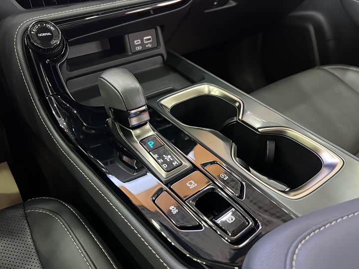 Фото 6 - Lexus NX