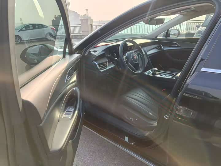 Фото 4 - Hongqi H5