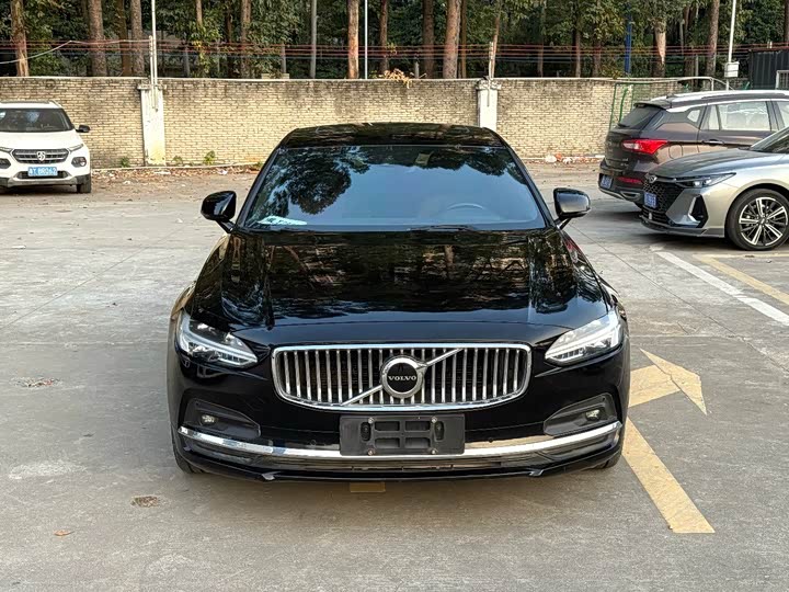Фото 2 - Volvo S90