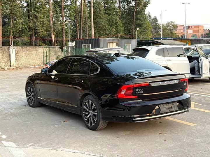 Фото 3 - Volvo S90