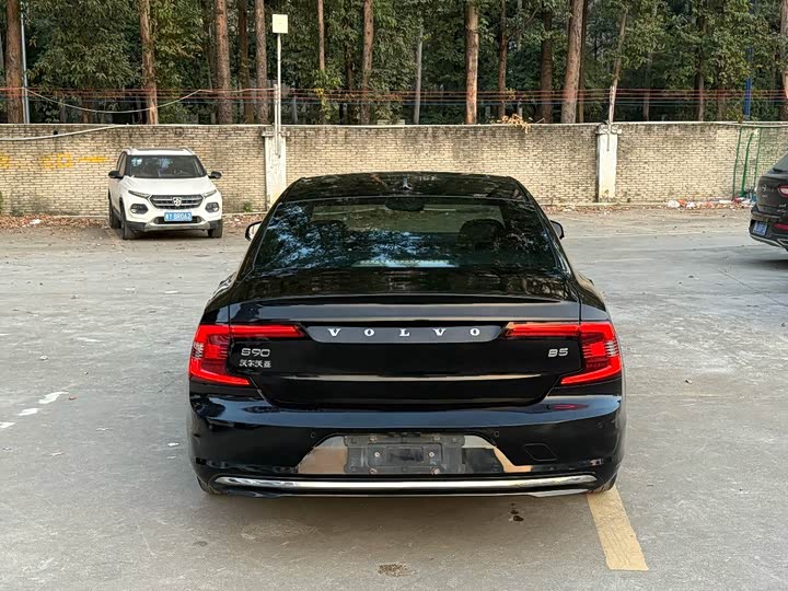 Фото 8 - Volvo S90