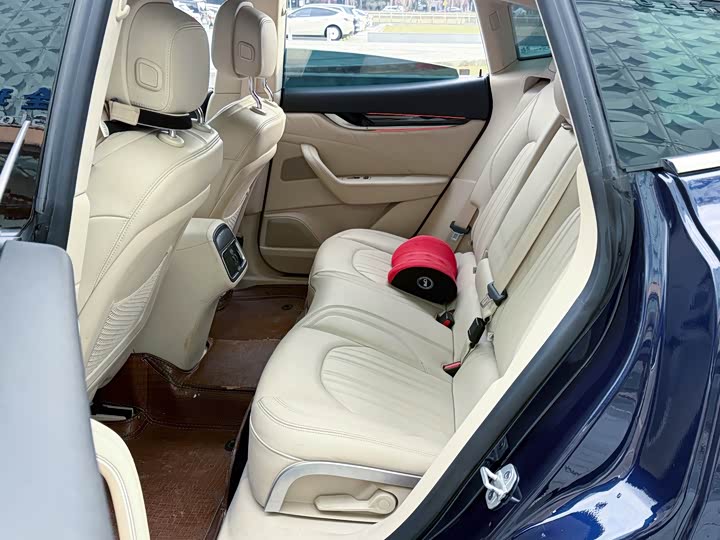 Photo 7 - Maserati Levante