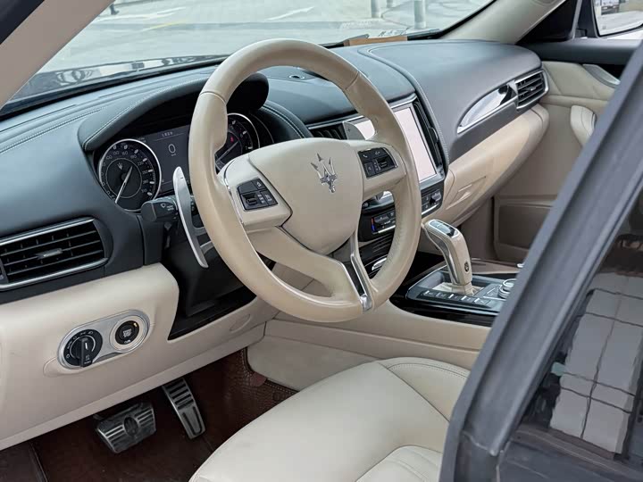 Photo 8 - Maserati Levante