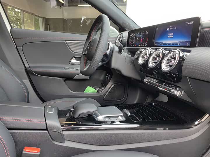 Фото 3 - Mercedes-Benz A-Class