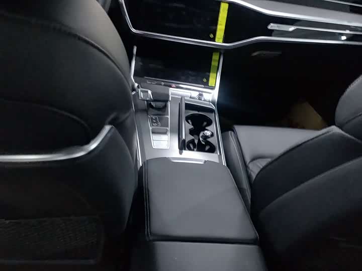 Фото 5 - Audi A6L