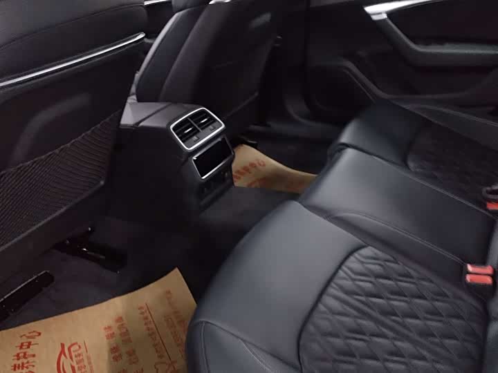 Фото 6 - Audi A6L