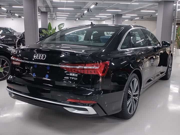 Фото 7 - Audi A6L