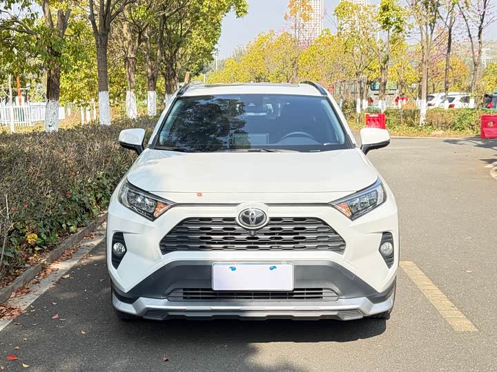 Фото 2 - Toyota RAV4