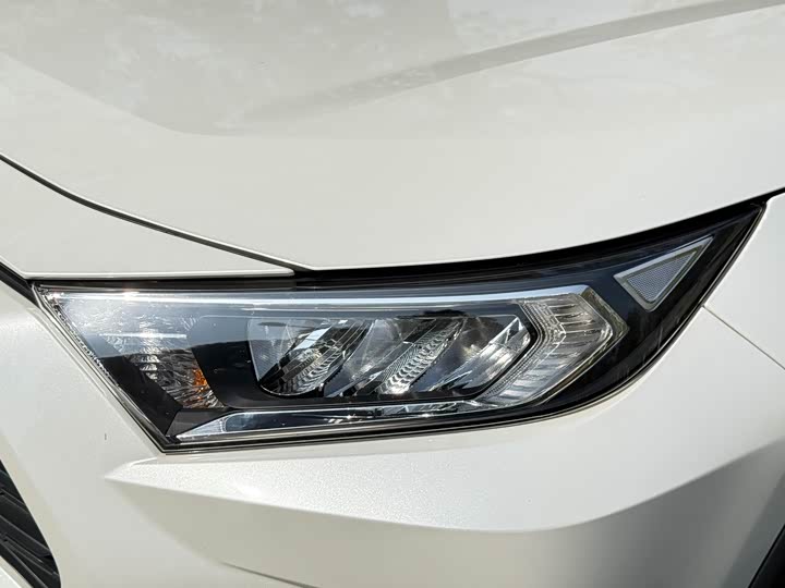 Фото 4 - Toyota RAV4