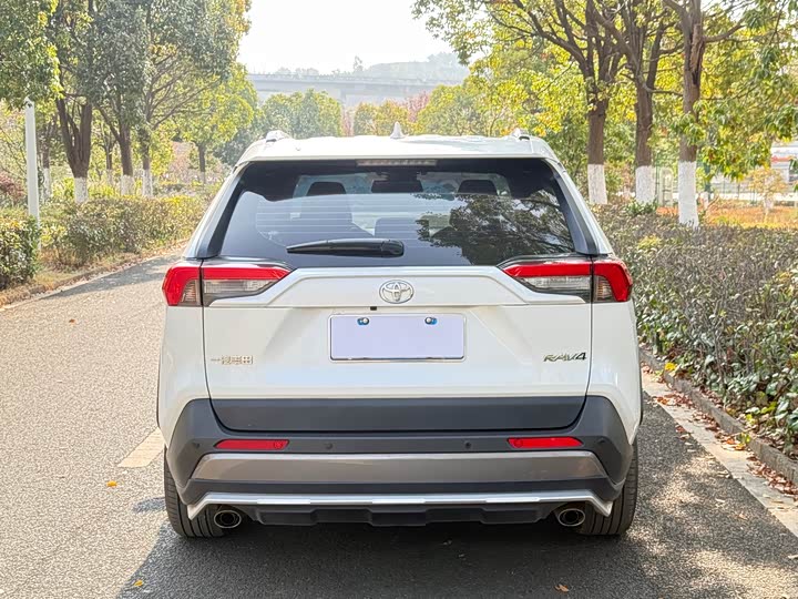 Фото 5 - Toyota RAV4