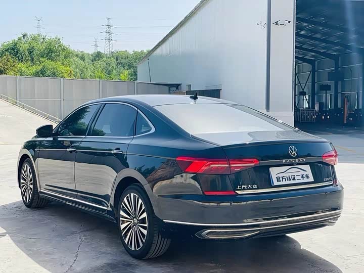 Фото 9 - Volkswagen Passat