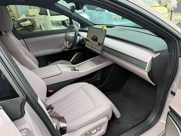 Фото 3 - Nio Onvo L60