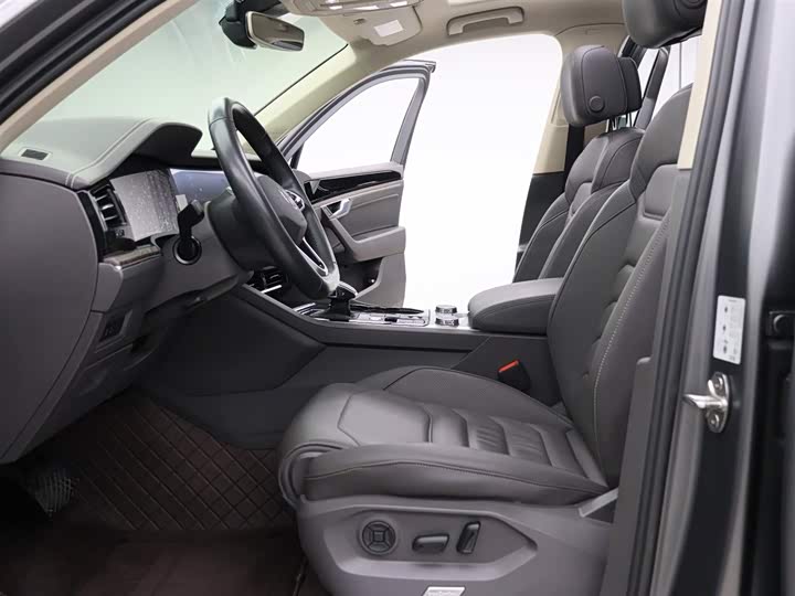 Фото 2 - Volkswagen Touareg