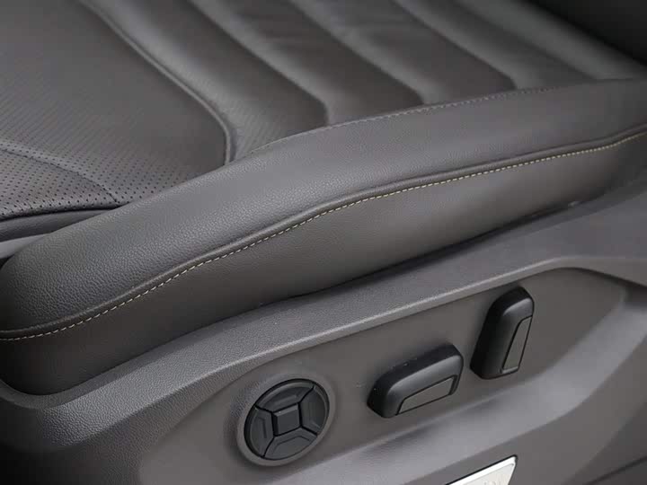 Фото 4 - Volkswagen Touareg