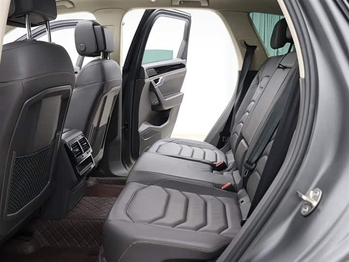 Фото 7 - Volkswagen Touareg