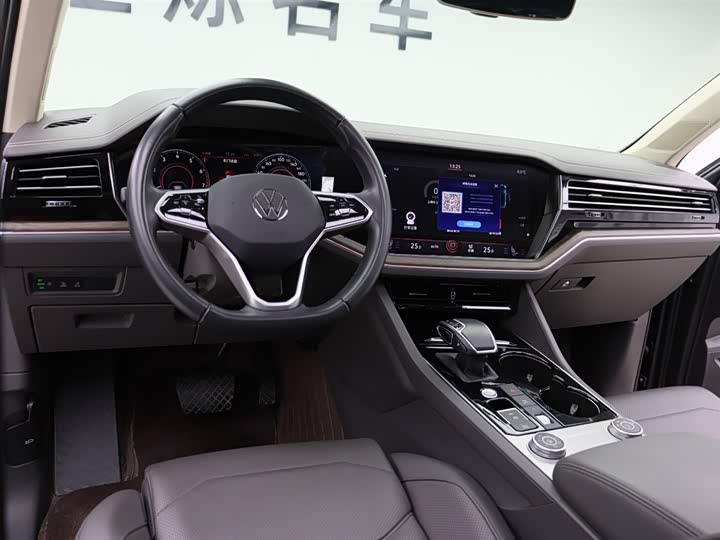 Фото 9 - Volkswagen Touareg