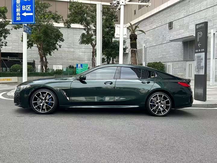 Фото 2 - BMW 8 Series