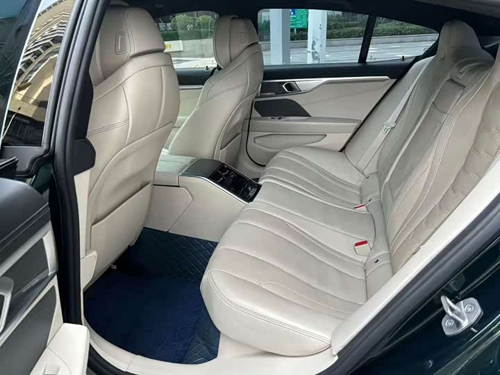 Фото 6 - BMW 8 Series