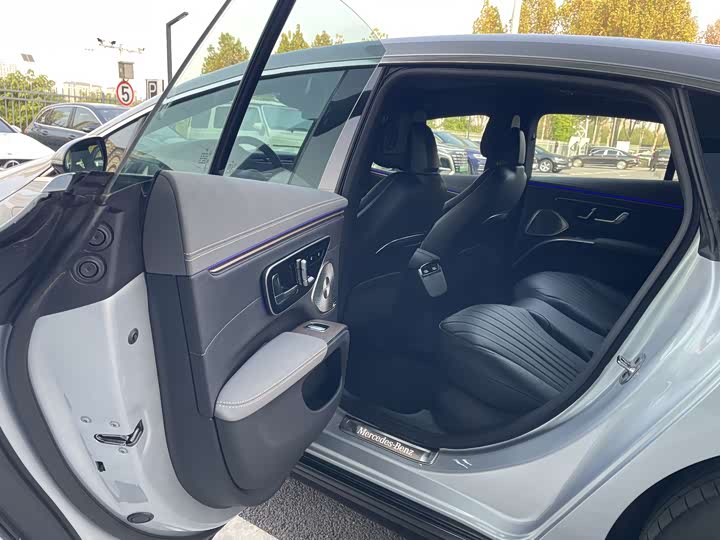 Фото 8 - Mercedes-Benz EQS