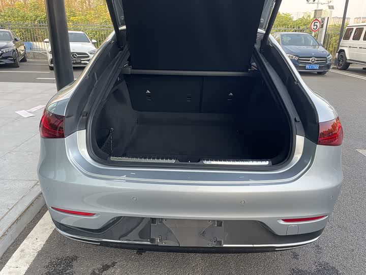 Фото 9 - Mercedes-Benz EQS