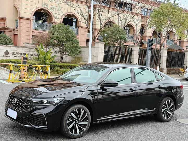 Фото 1 - Volkswagen Passat