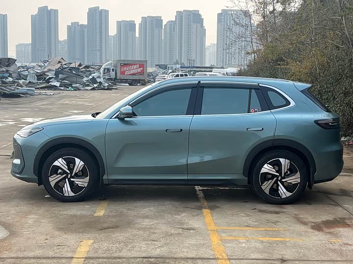 Photo 9 - Geely Galaxy E5