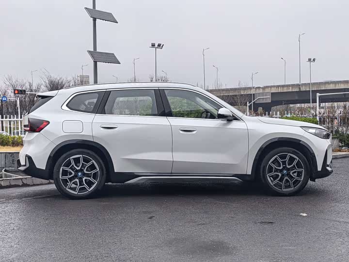 Фото 4 - BMW iX1