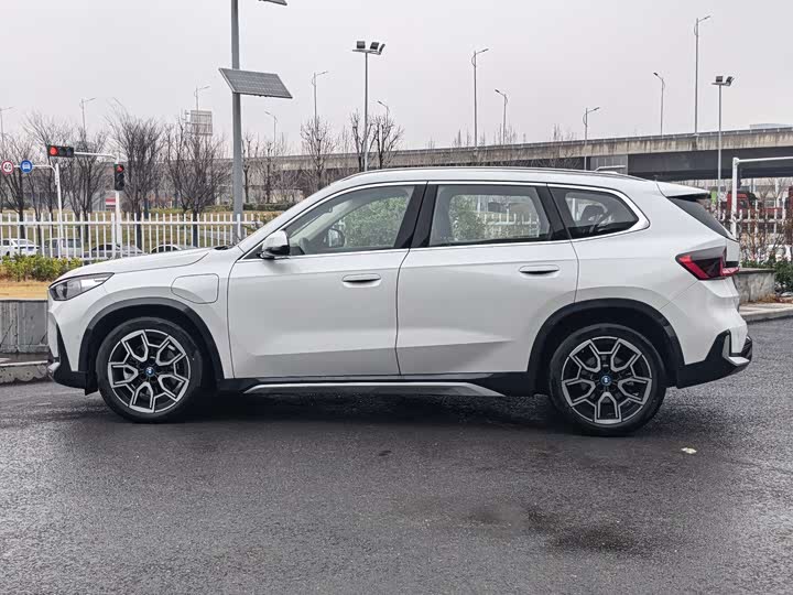 Фото 8 - BMW iX1