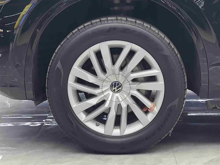 Фото 4 - Volkswagen Touareg