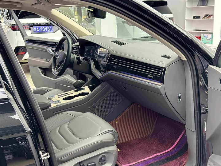 Фото 8 - Volkswagen Touareg