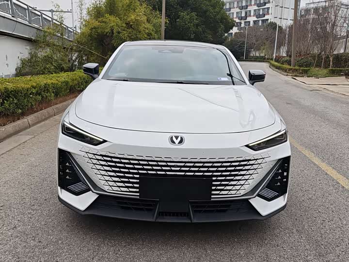 Фото 2 - Changan UNI-V