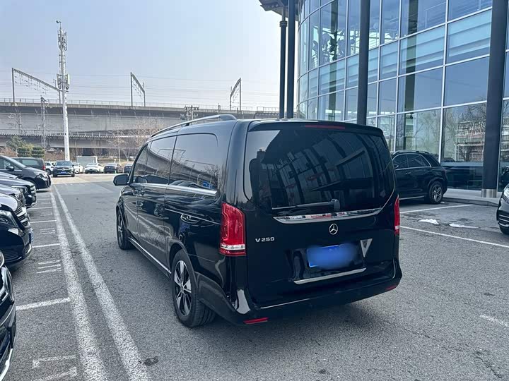 Фото 6 - Mercedes-Benz V-Class