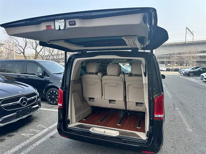 Фото 9 - Mercedes-Benz V-Class