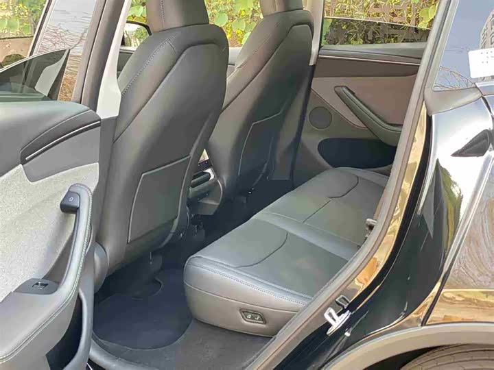 Photo 6 - Tesla Model Y