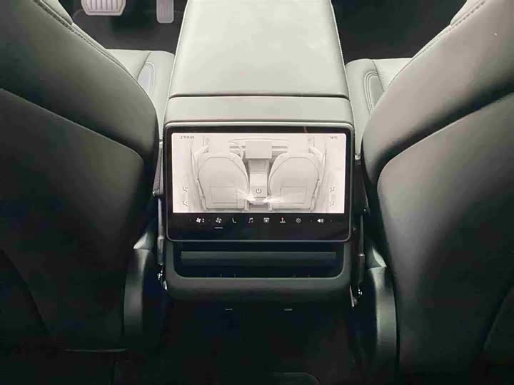 Photo 8 - Tesla Model Y