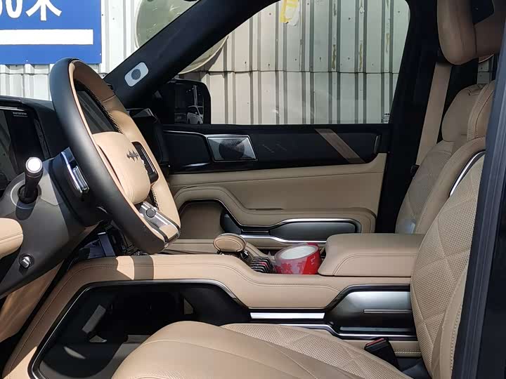 Фото 9 - BYD FangChengBao Leopard 8