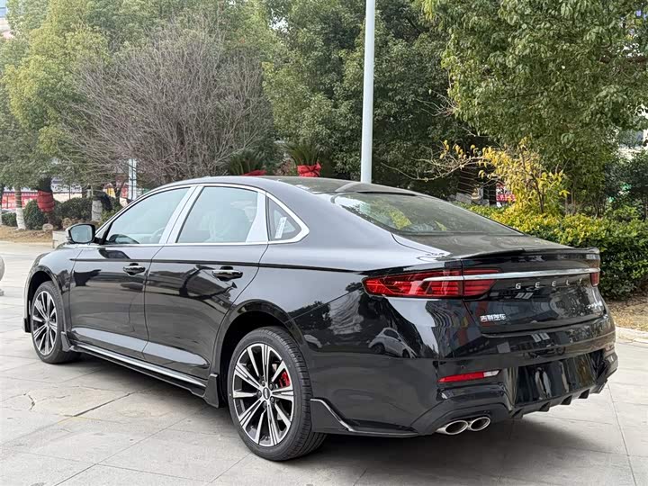 Фото 4 - Geely Preface