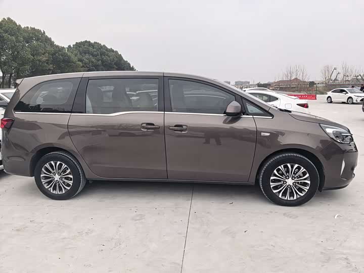 Фото 3 - Buick GL8 ES