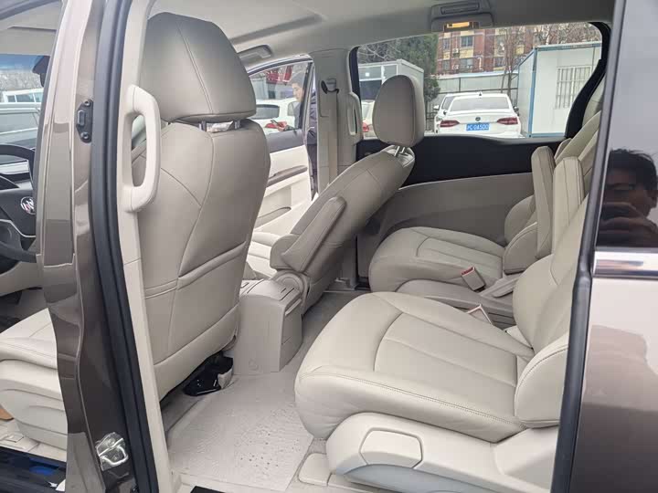 Фото 7 - Buick GL8 ES