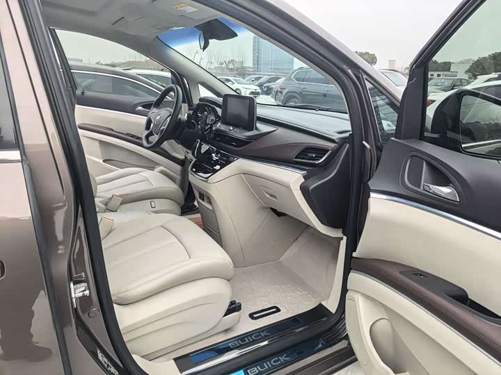 Фото 8 - Buick GL8 ES