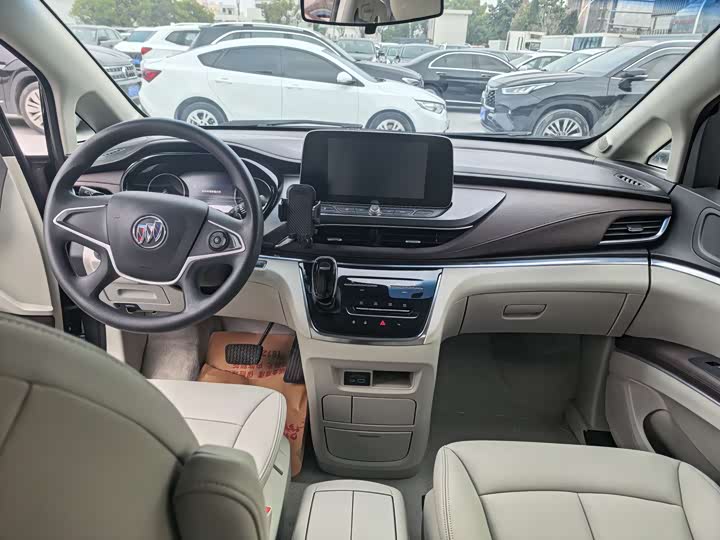 Фото 9 - Buick GL8 ES