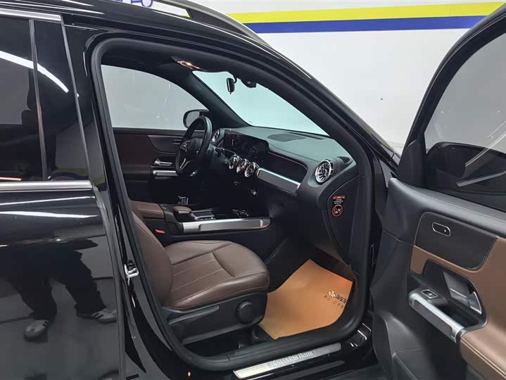 Фото 8 - Mercedes-Benz GLB-Class