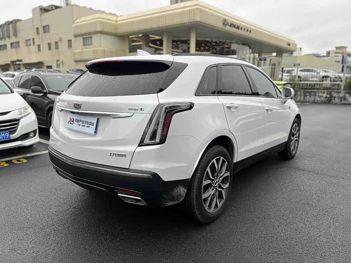 Фото 6 - Cadillac XT5