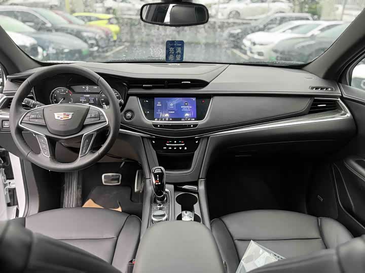 Фото 9 - Cadillac XT5