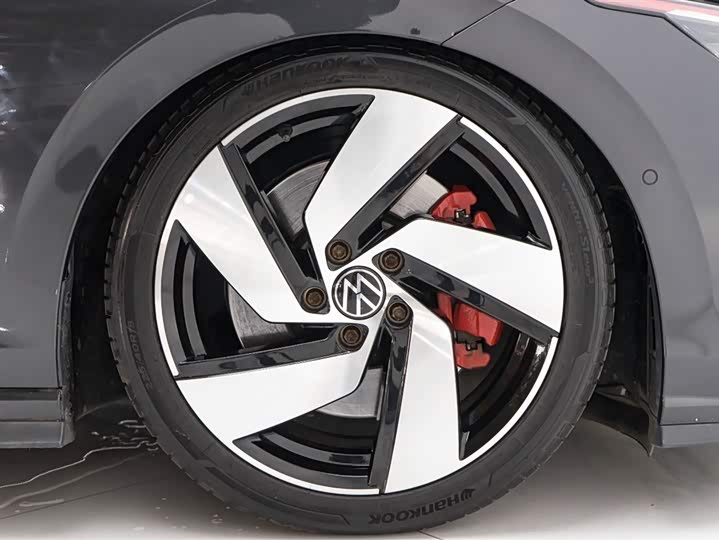 Фото 5 - Volkswagen Golf GTI