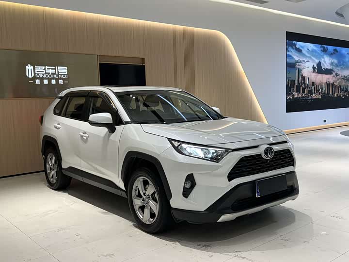 Фото 2 - Toyota RAV4