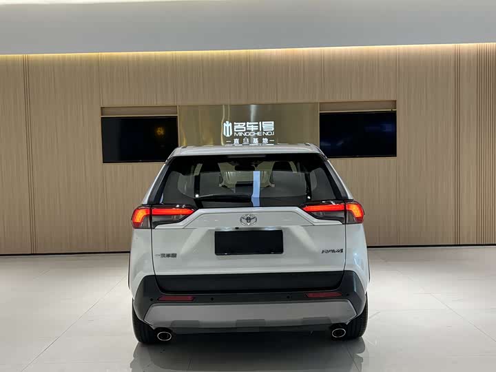 Фото 4 - Toyota RAV4