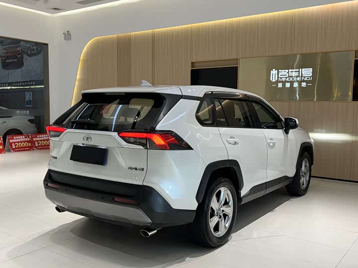 Фото 6 - Toyota RAV4