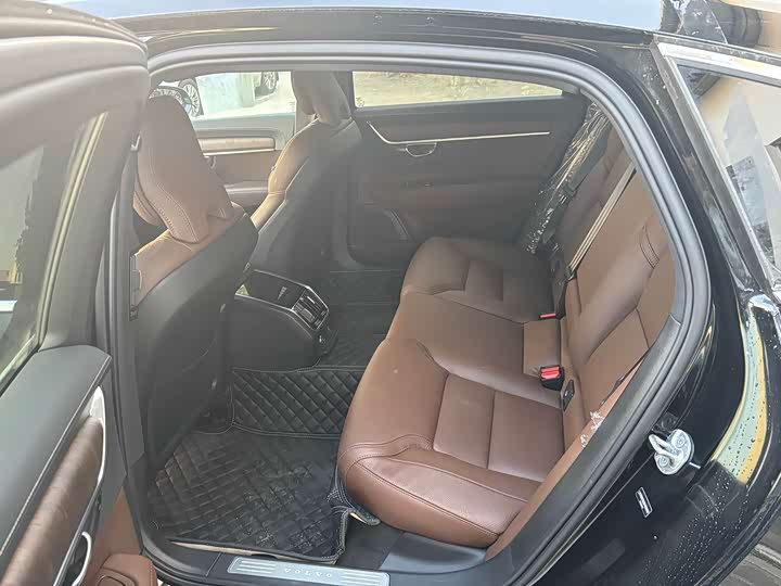 Фото 9 - Volvo S90