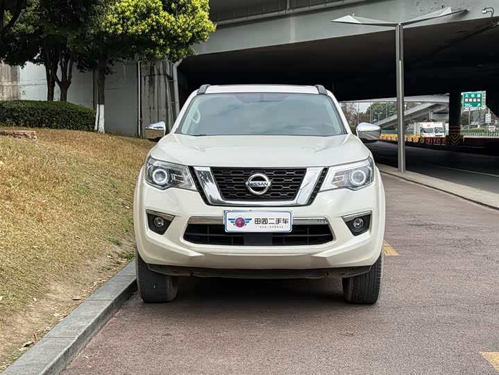 Фото 2 - Nissan Terra